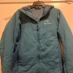 Teal ARC’TERYX brand Men’s small jacket with hood. EUC.
